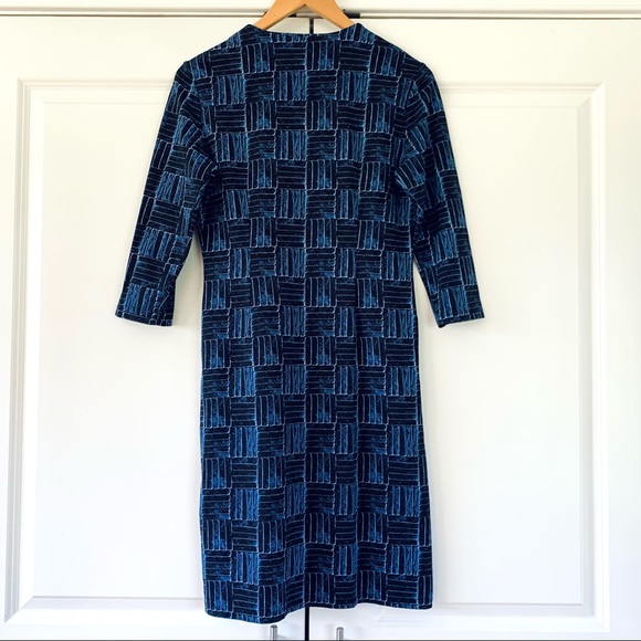 J. McLaughlin Sz M Printed Catalina Cloth Dress V Neck 3/4 Sleeve Black Blue - Picture 3 of 7